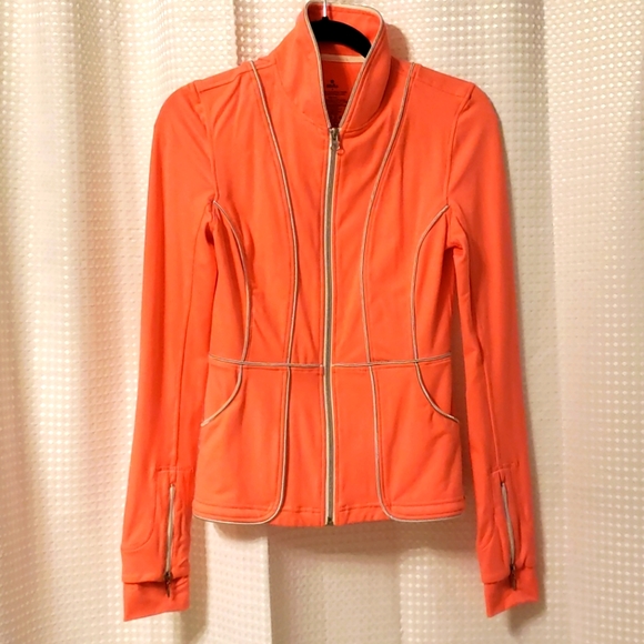 Titika warm up jacket - Picture 1 of 4
